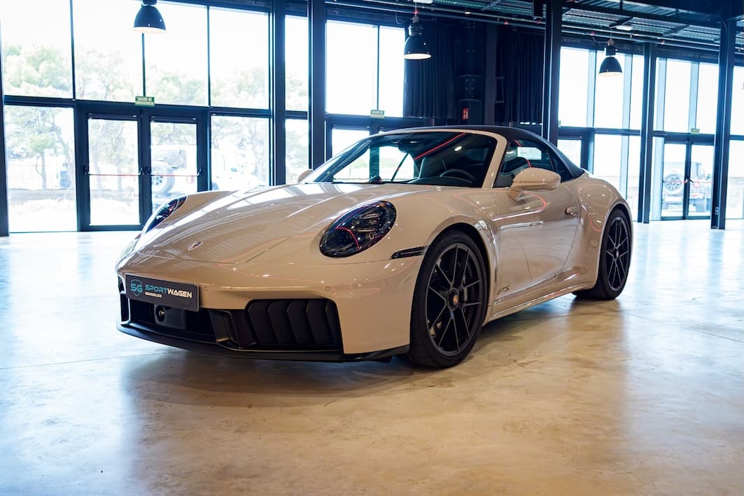 Porsche Carrera GTS Cabrio 1