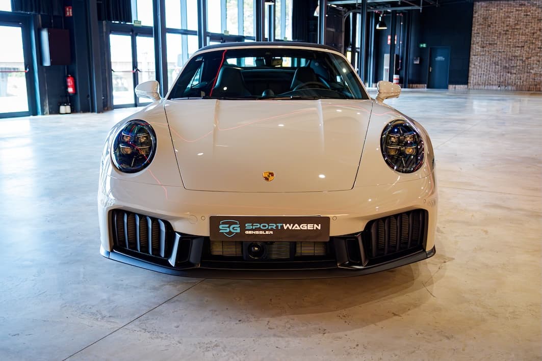 Porsche Carrera GTS Cabrio 2