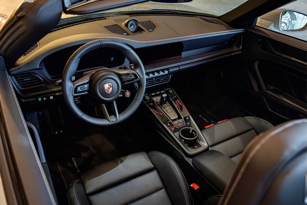 Porsche Carrera GTS Cabrio 12