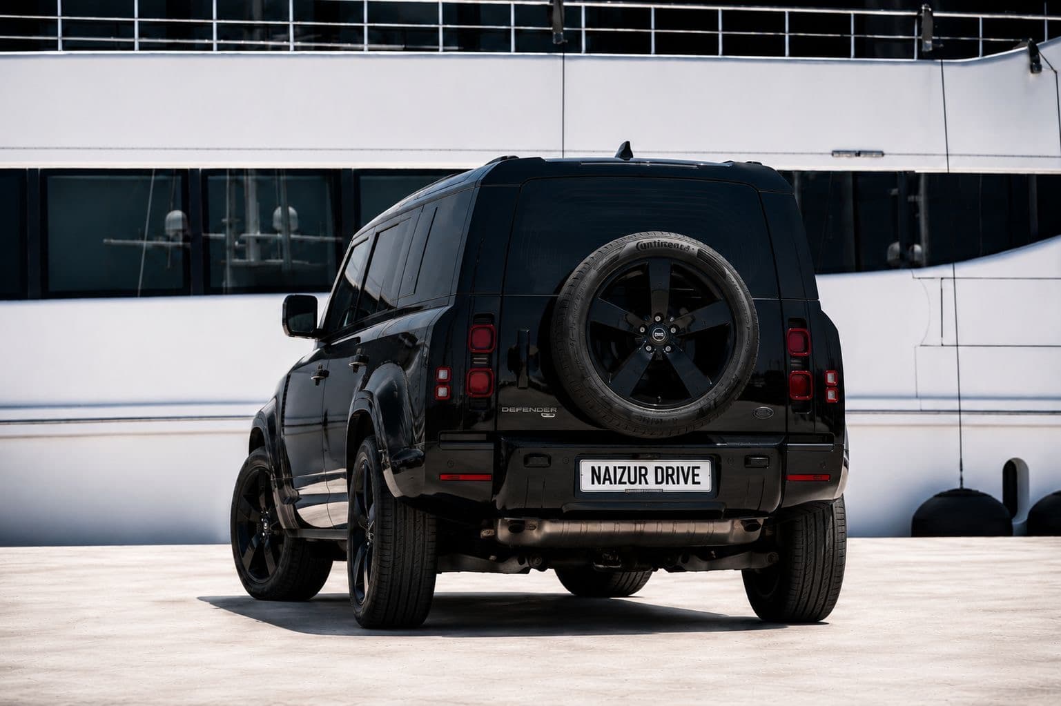 Land Rover Defender 3