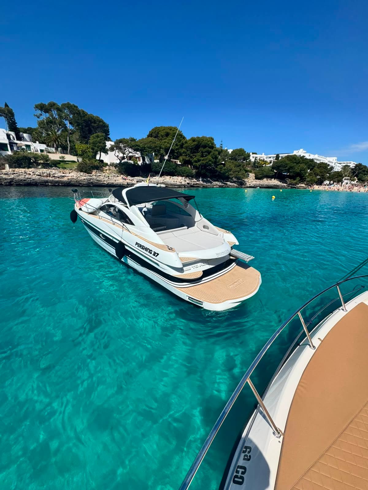 PERSHING 37 SPORT YACHT 2