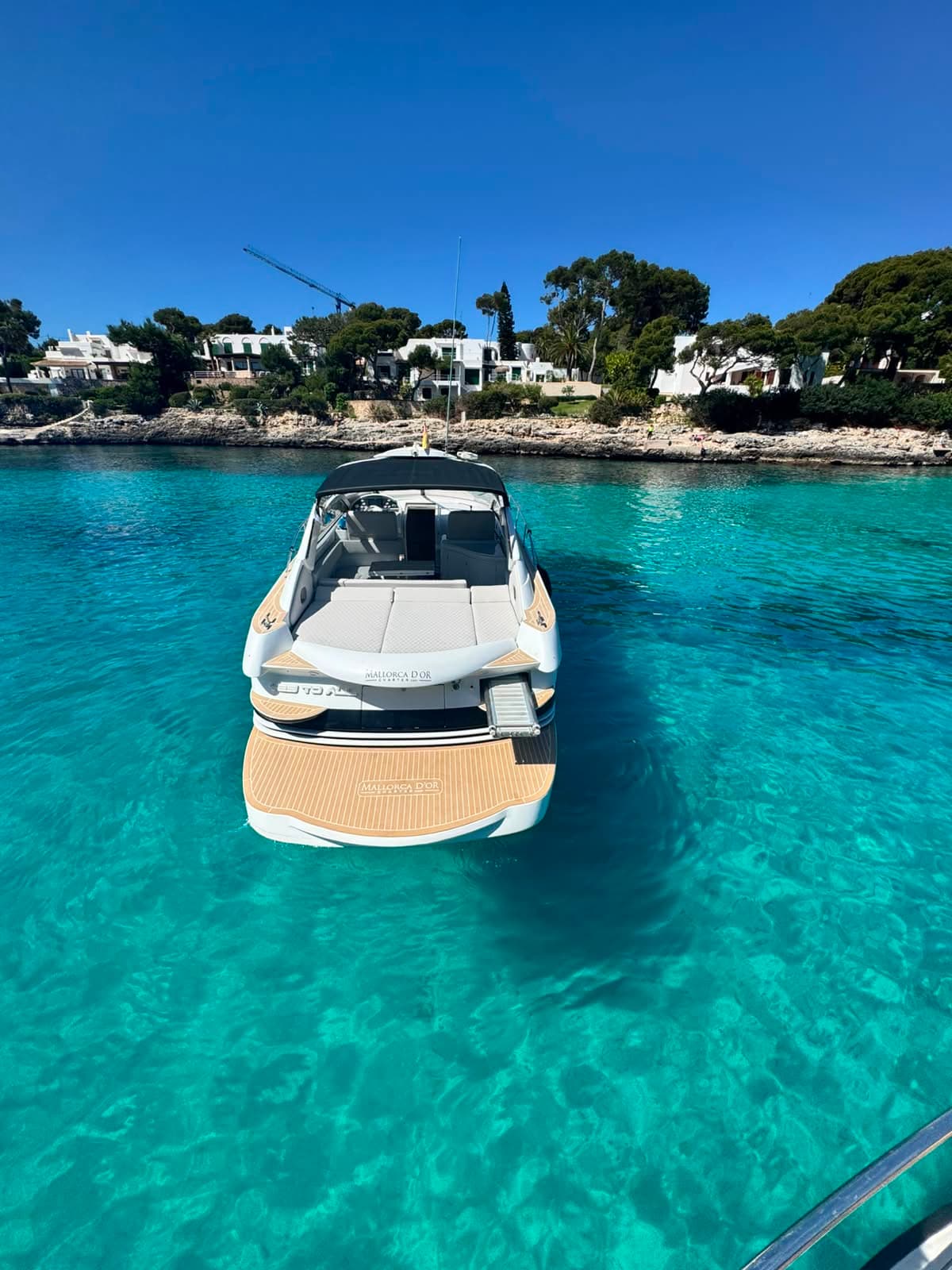 PERSHING 37 SPORT YACHT 3