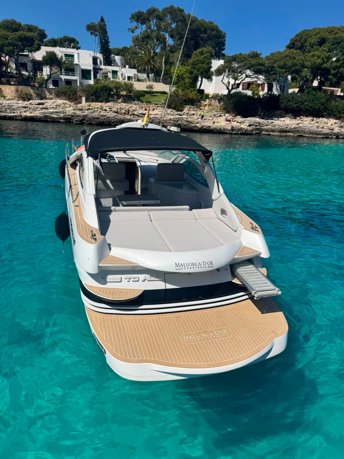 PERSHING 37 SPORT YACHT 4