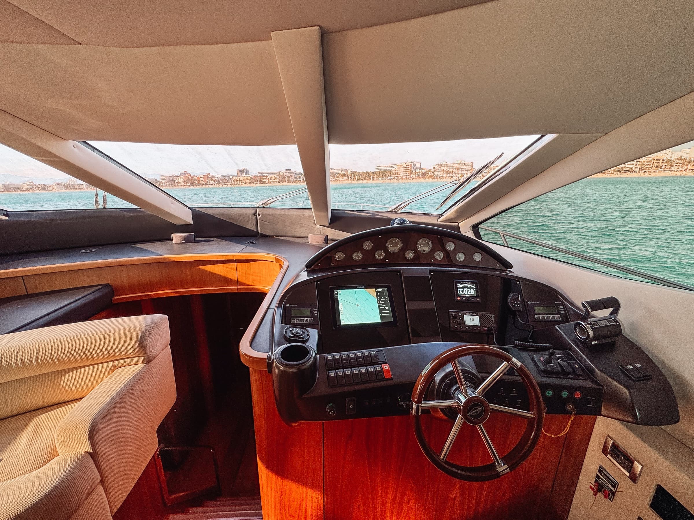 SUNSEEKER  MANHATTAN 66 | TAPIA BAY 15