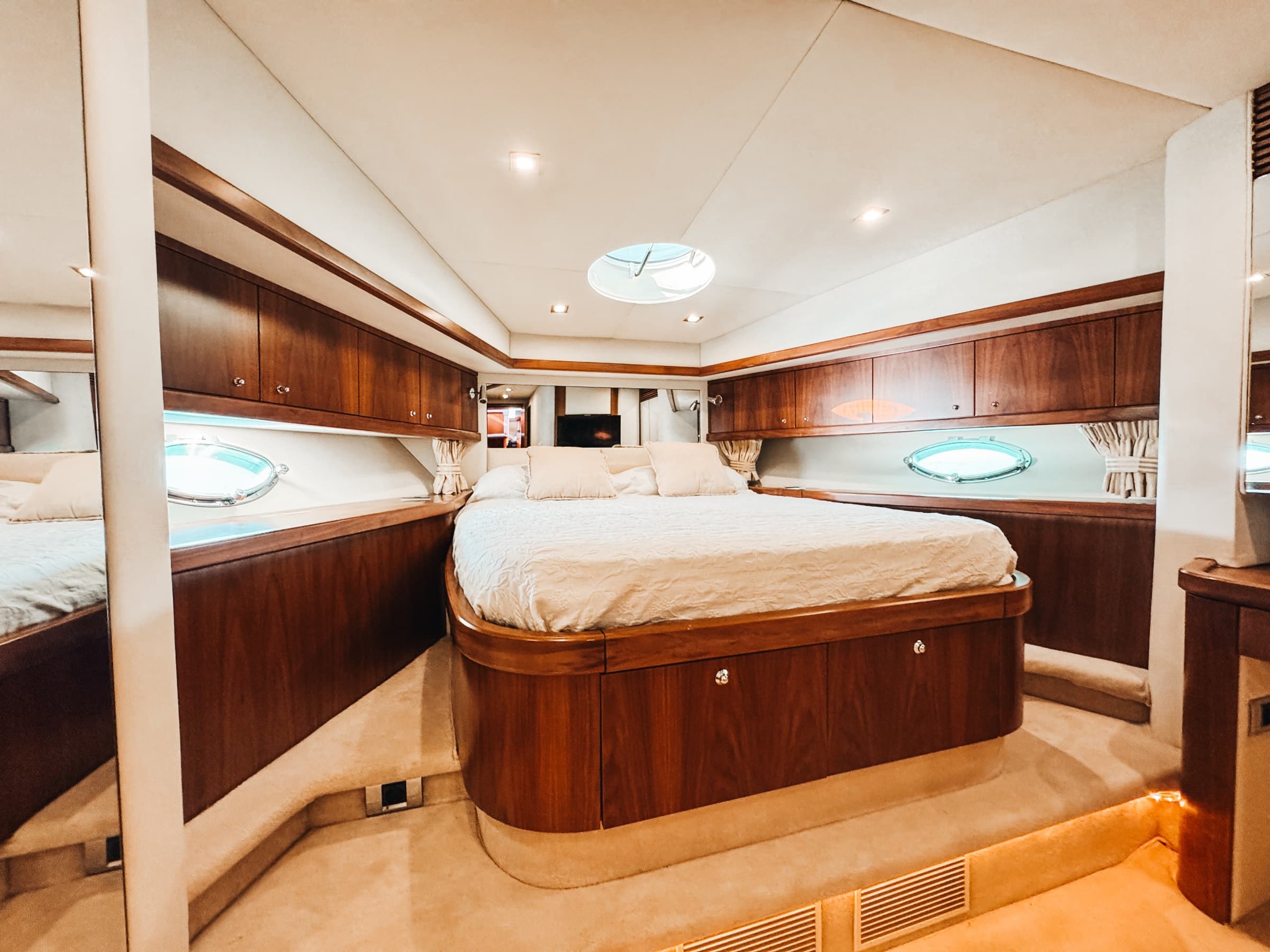 SUNSEEKER  MANHATTAN 66 | TAPIA BAY 16