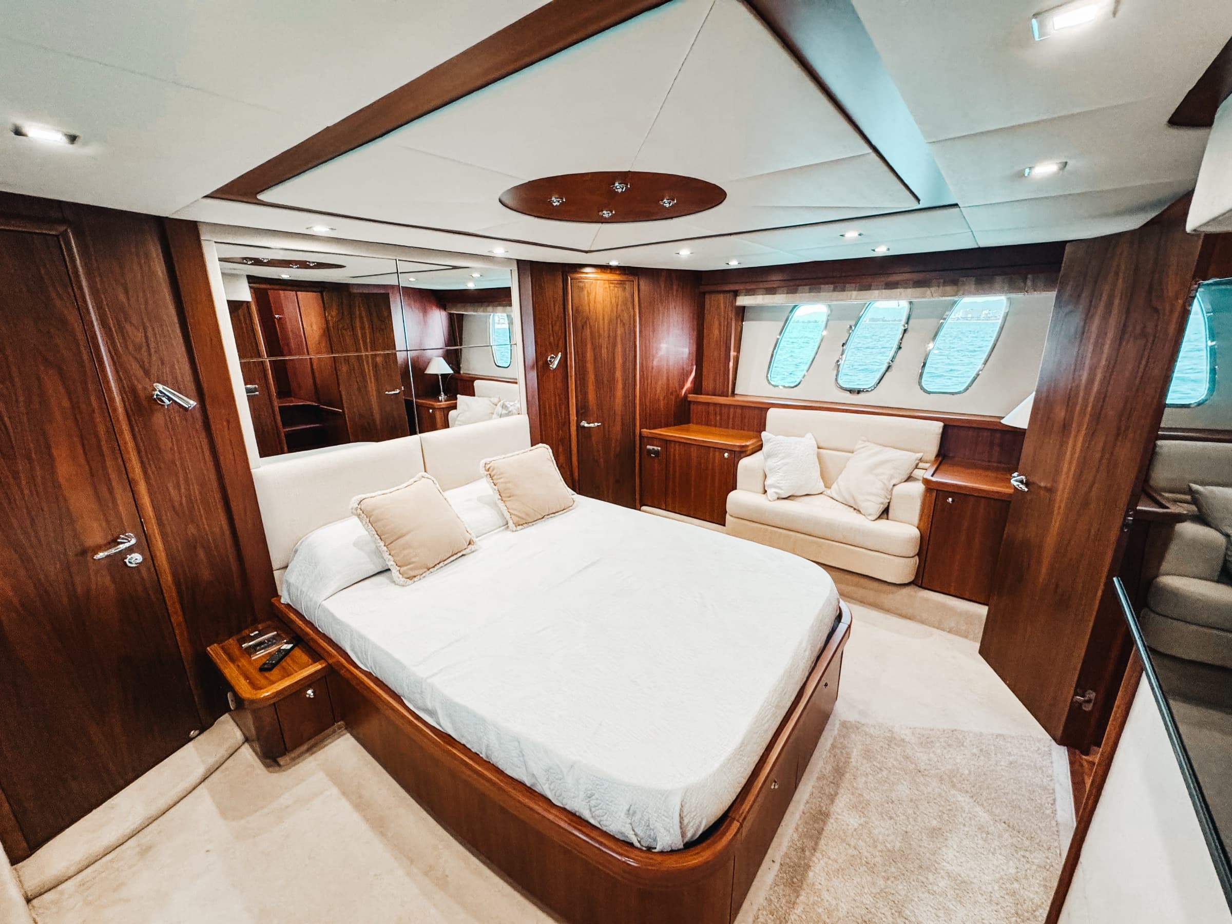 SUNSEEKER  MANHATTAN 66 | TAPIA BAY 17